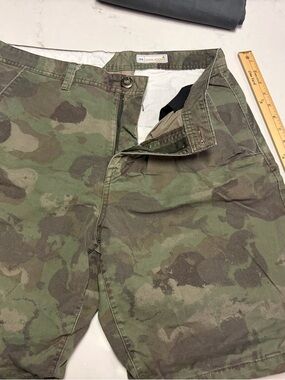 A-008 Volcom Men's Camo Waist Shorts in Green and Brown